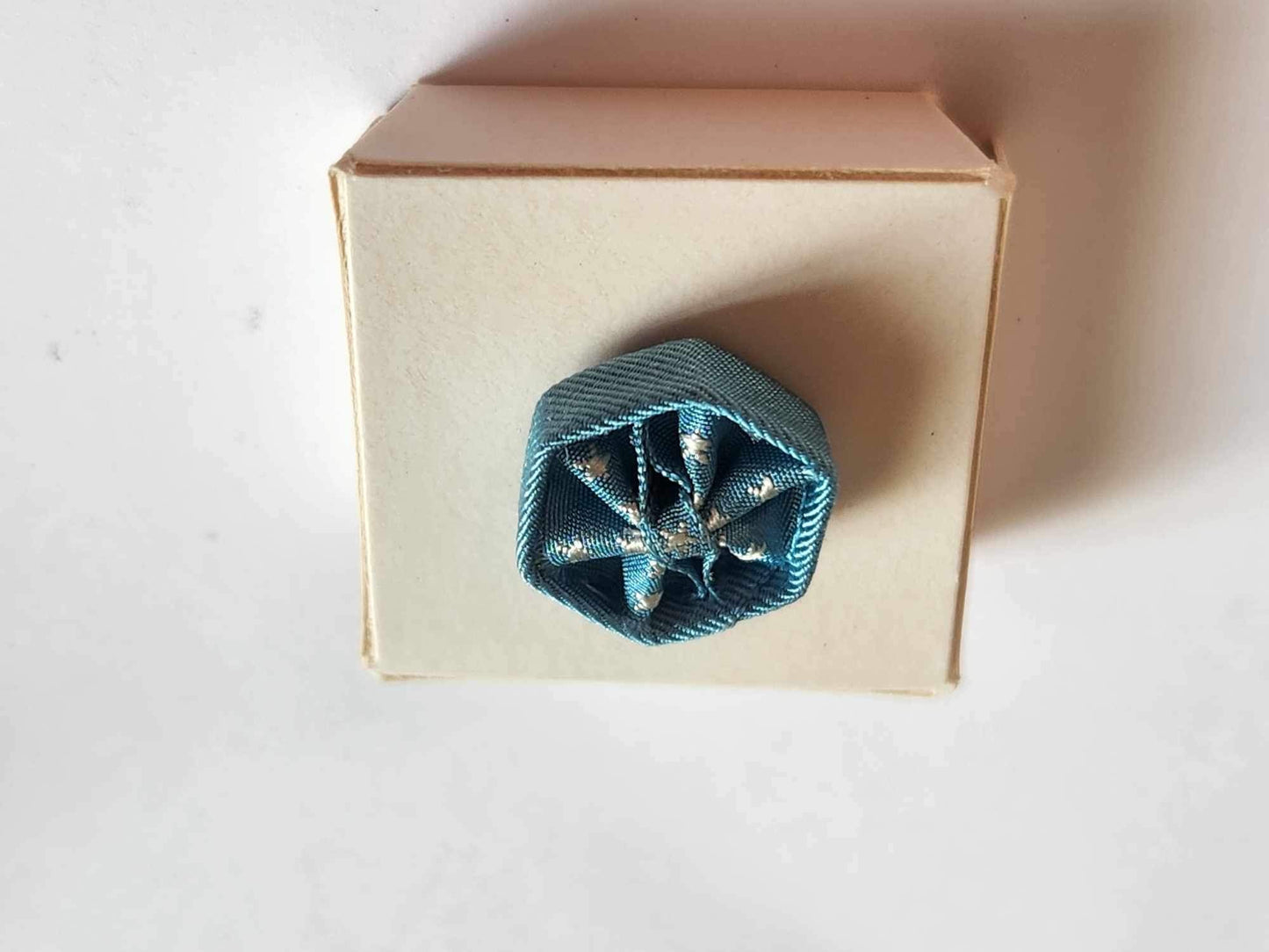 USA MOH MEDAL OF HONOR ROSSETTE FOR MEDAL. ORIGINAL ISSUE. Comes in original plastic case RR!!