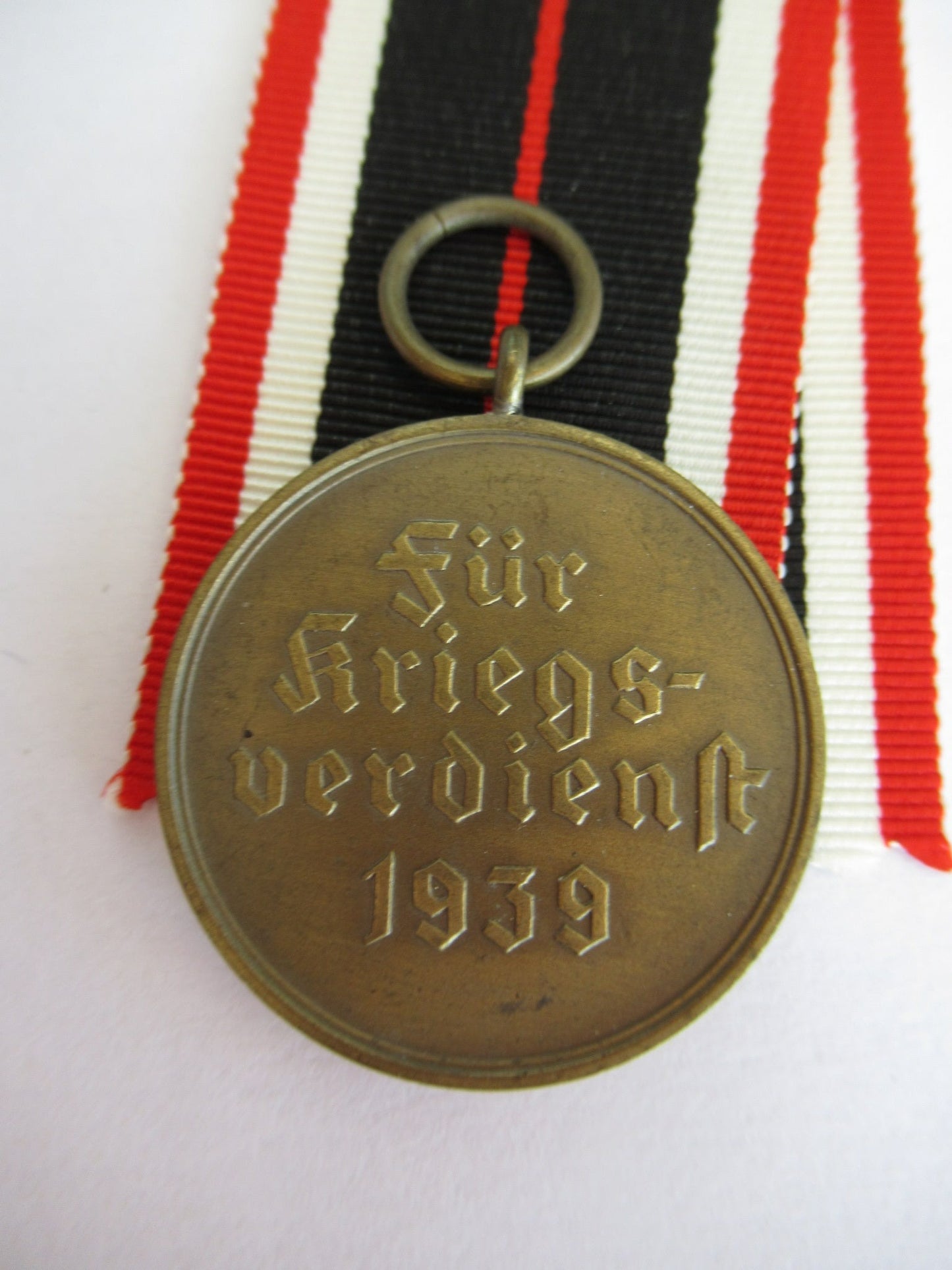 GERMANY III REICH WAR MERIT MEDAL 1939. COMES WITH ORIGINAL POUCH. 2.