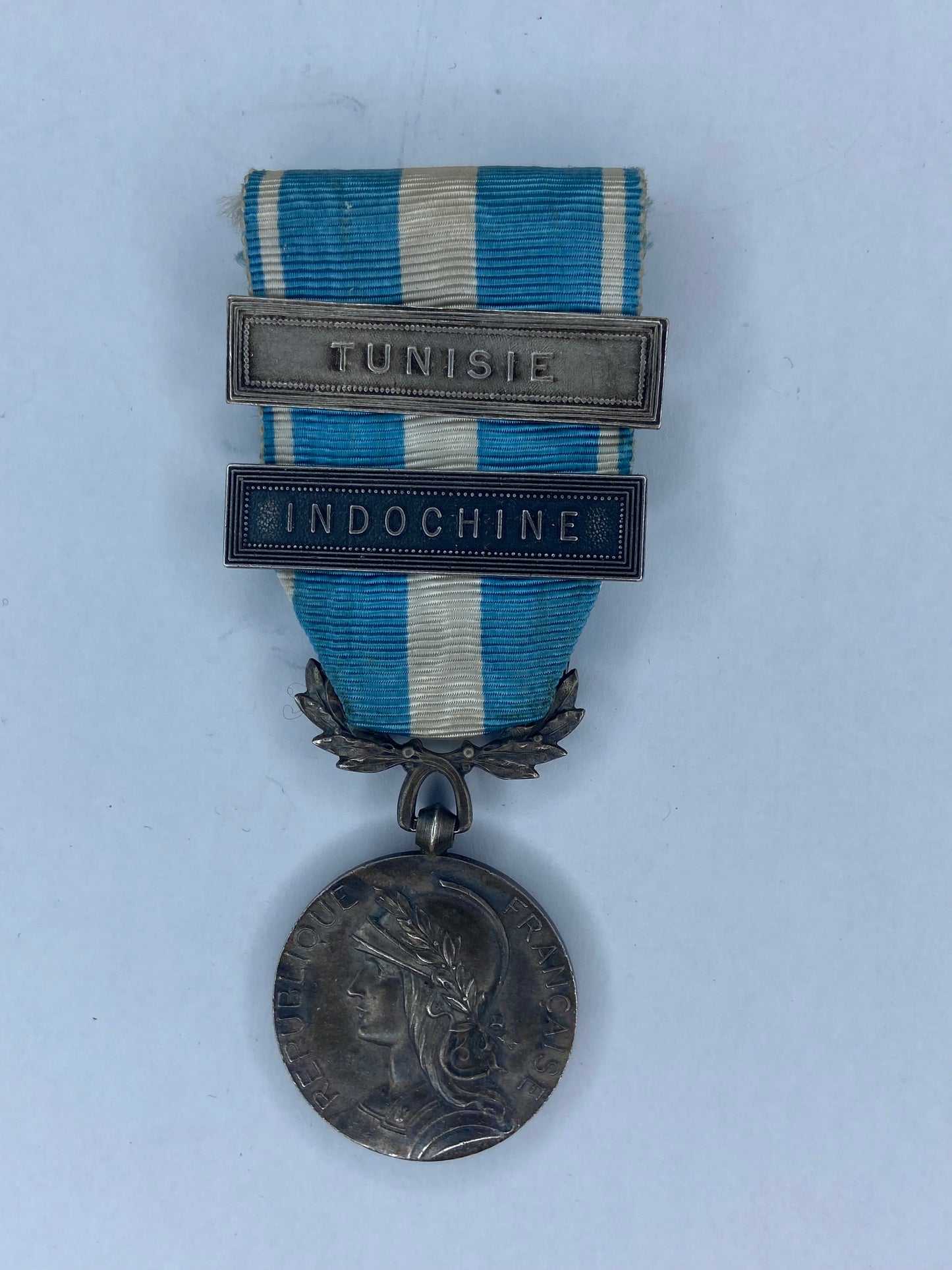 FRANCE COLONIAL MEDAL WITH 5 BARS. 3 x TUNISIE, INDOCHINE, EXTREME ORIENT. BOXED.