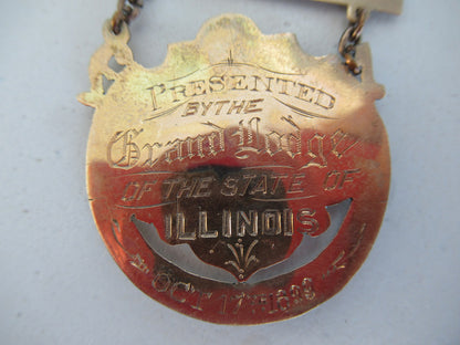 USA SOCIETY BADGE MEDAL FOR THE SONS OF ST. GEORGE. MADE IN SOLID GOLD.  INSCRIBED FROM THE GRAND LODGE IN IL. DATED 1899 RARE!