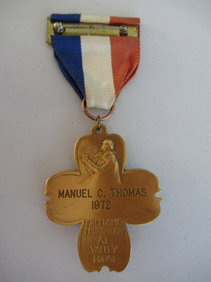 USA SOCIETY BADGE CROSS FOR THE VALLEY FORGE TEACHERS. NAMED. DATED 1972. RR!
