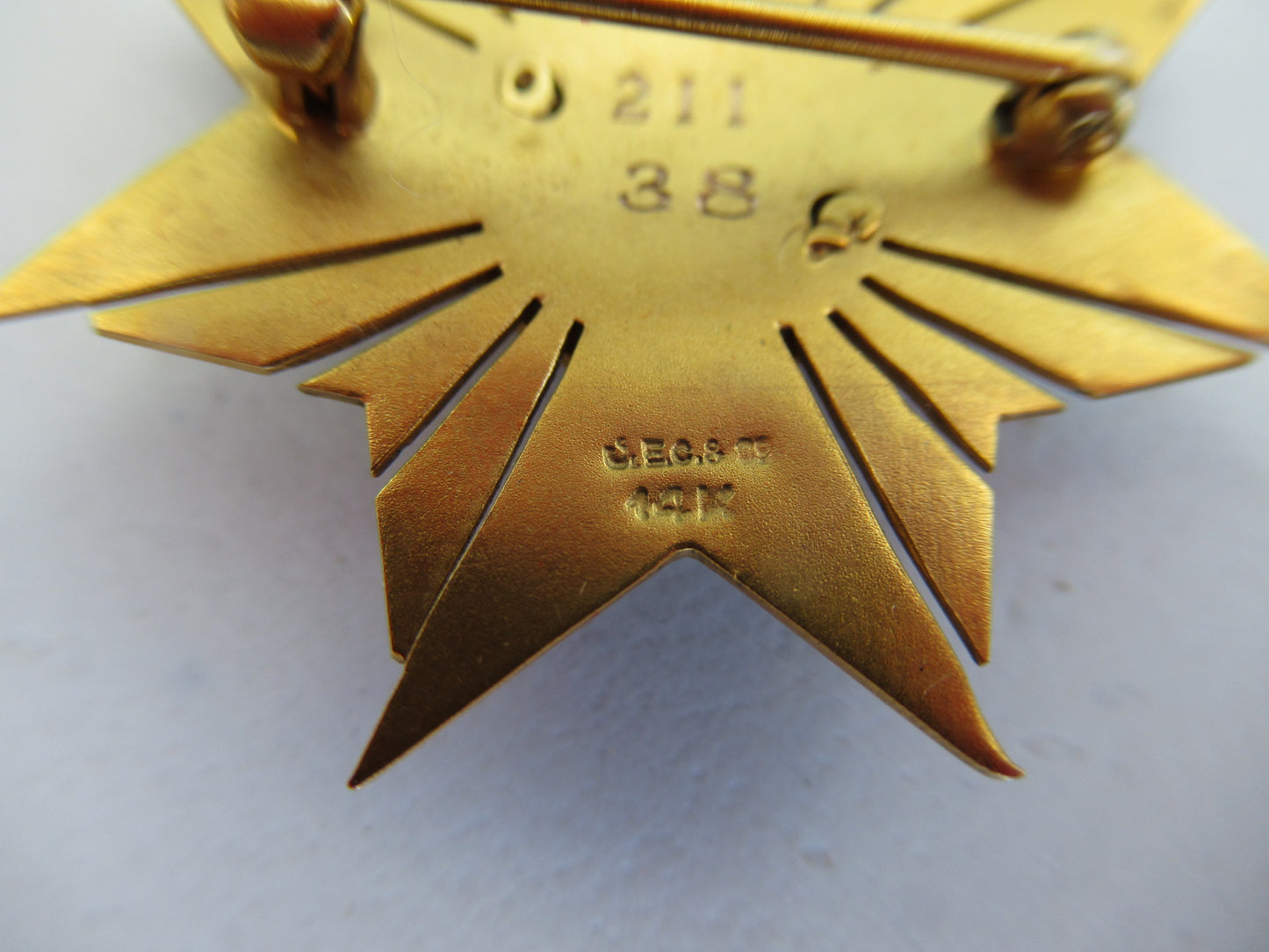 USA SOCIETY BADGE MEDAL FOR THE DAMES OF THE LOYAL LEGION. MADE IN GOLD. NUMBERED 211 & 38. MARKED WITH MAKER'S INITIALS AND 14K. COMES WITH GOLD 'MICHIGAN' AND NAMED BARS. RR!!