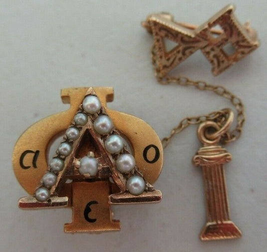 USA FRATERNITY PIN ALPHA PHI. MADE IN GOLD 10K. 1970. NAMED. MARKED. 1
