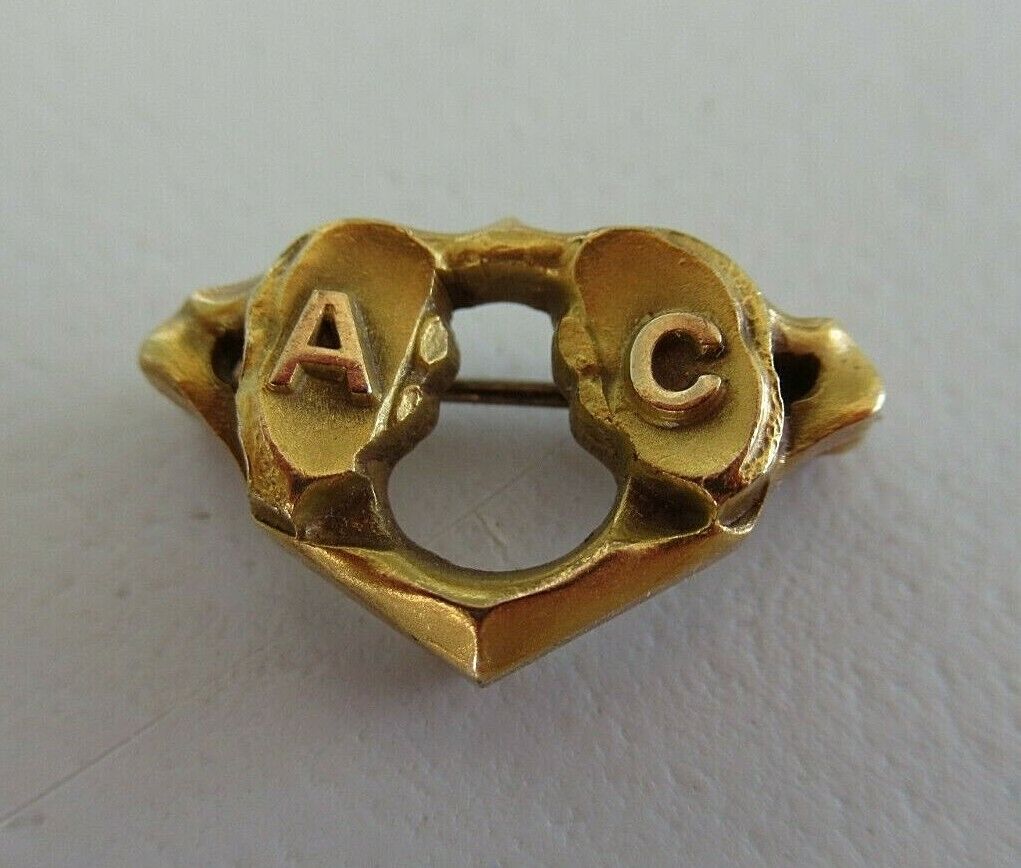 USA FRATERNITY SWEETHEART PIN A.C.. MADE IN GOLD. NAMED. MARKED. 1687