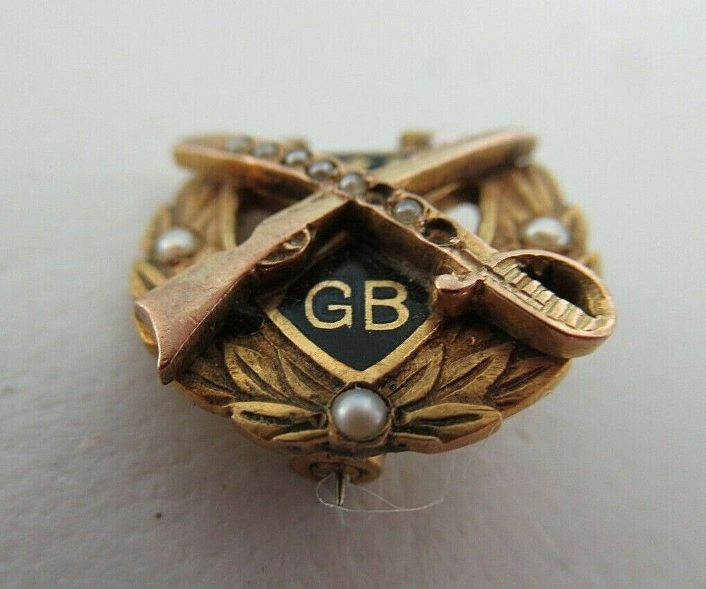 USA FRATERNITY SWEETHEART PIN GB. MADE IN GOLD. MARKED. 1675