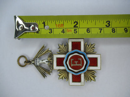 ESTONIA RED CROSS ORDER 3RD CLASS. SILVER/GILT. MISSING RIBBON. RARE VF.