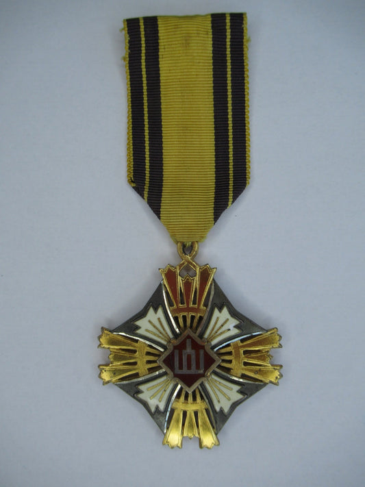 LITHUANIA ORDER OF THE GEDIMUS 3RD CLASS COMMANDER SIZE NECK BADGE. TYPE 1, ENAMEL BOTH SIDES. RARE!. 2.