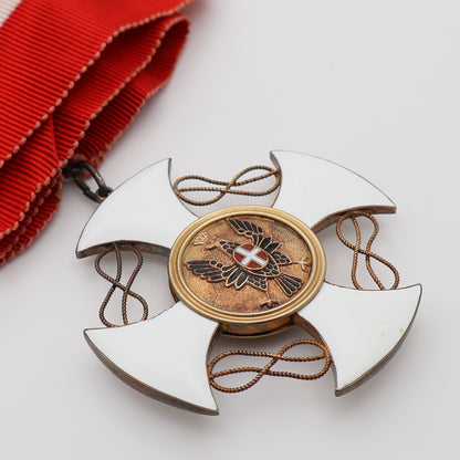 Italy Order of the Crown Commander Neck Badge, Gold, Cased