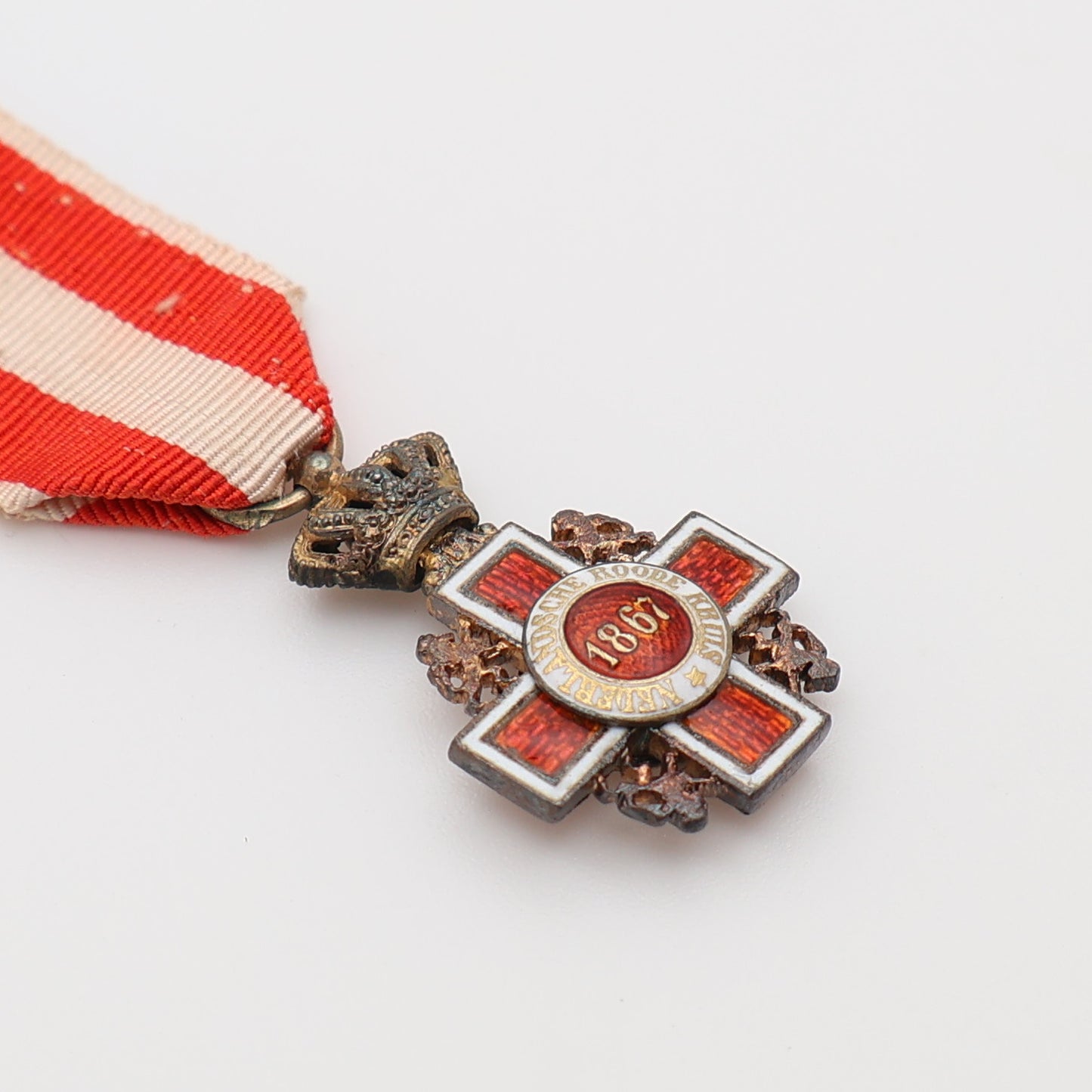 Netherlands Order of the Red Cross Miniature Medal