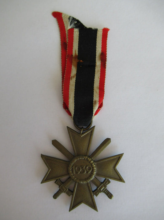 GERMANY III REICH WAR MERIT CROSS 1939 2ND CLASS WITH SWORDS. 2.
