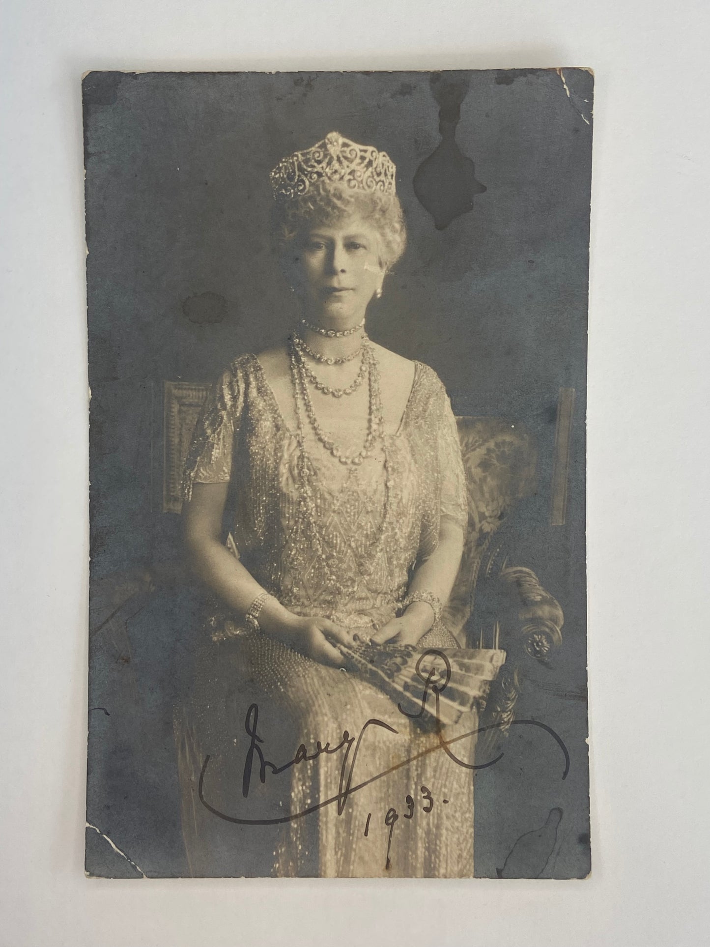 1933 QUEEN CONSORT MARY OF TECK SIGNED PHOTO PRINT