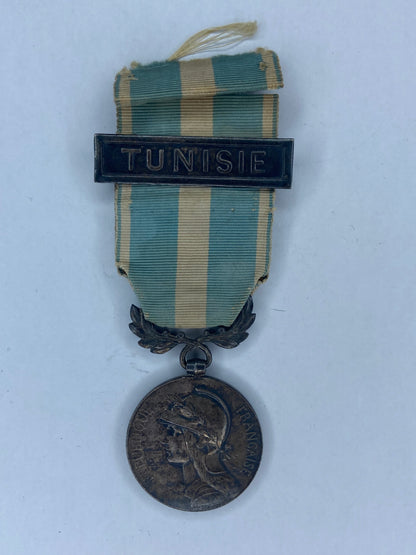 FRANCE COLONIAL MEDAL WITH TUNISIE BAR. SILVER. HALLMARKED.