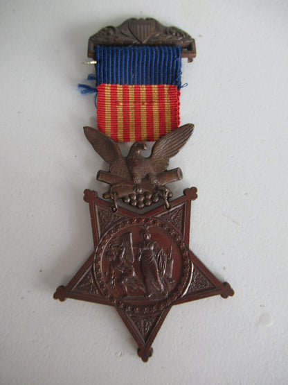 USA MOH MEDAL OF HONOR ARMY MEDAL. TYPE 1. CIVIL WAR PERIOD. NOT NAMED. WITH DESIGNER'S NAME.  IN ORIGINAL CASE! 100% ORIGINAL ISSUE!