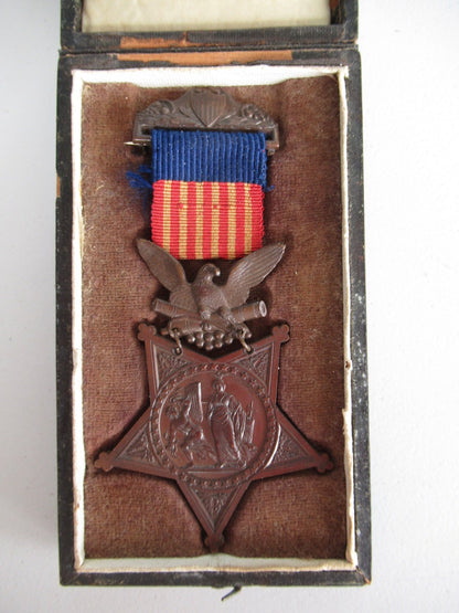 USA MOH MEDAL OF HONOR ARMY MEDAL. TYPE 1. CIVIL WAR PERIOD. NOT NAMED. WITH DESIGNER'S NAME.  IN ORIGINAL CASE! 100% ORIGINAL ISSUE!