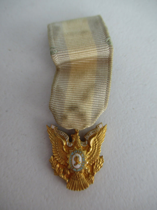 USA SOCIETY OF THE DAUGHTERS OF CINCINNATI BADGE MEDAL. MINIATURE MEDAL. MADE IN SOLID GOLD. NUMBERED 610. VERY RARE!
