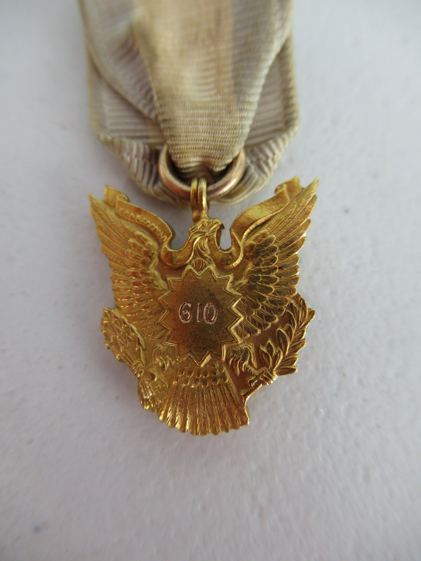 USA SOCIETY OF THE DAUGHTERS OF CINCINNATI BADGE MEDAL. MINIATURE MEDAL. MADE IN SOLID GOLD. NUMBERED 610. VERY RARE!