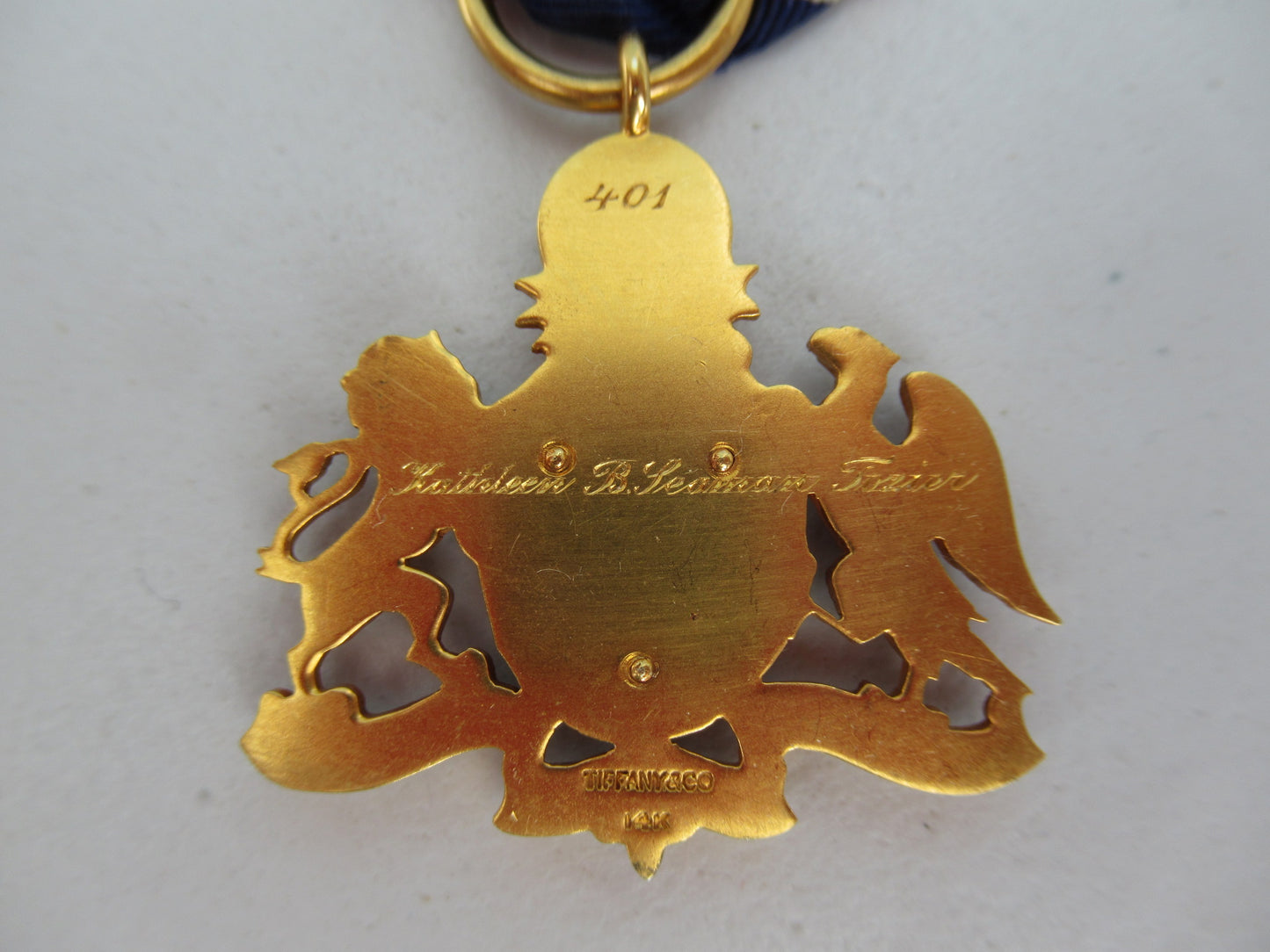 USA SOCIETY BADGE MEDAL. MADE IN GOLD (17.25GRAMS). NAMED. NUMBERED 401. MARKED "TIFFANY & CO. 14K". VERY RARE!