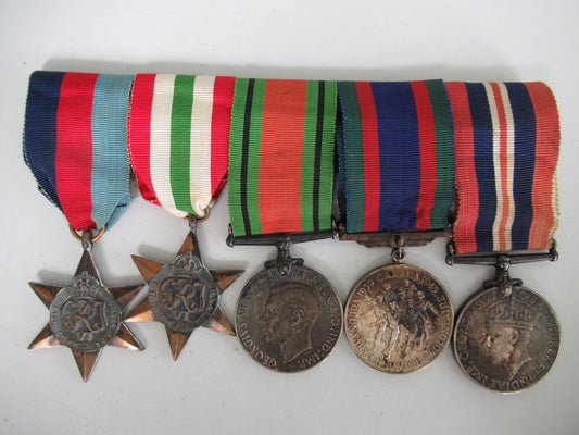 CANADA GROUP OF 5 WWII MEDALS ON MEDAL BAR. NOT NAMED. 2.