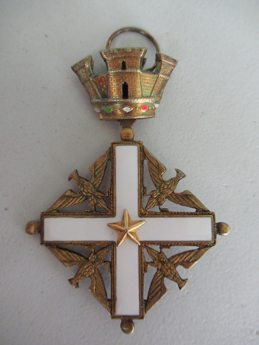 Italy  Order of Merit commander grade neck badge. Missing cravat.
