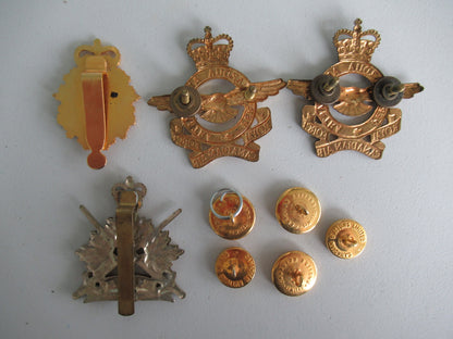 CANADA ASSORTED GROUP OF MILITARY UNIFORM BADGES AND BUTTONS.