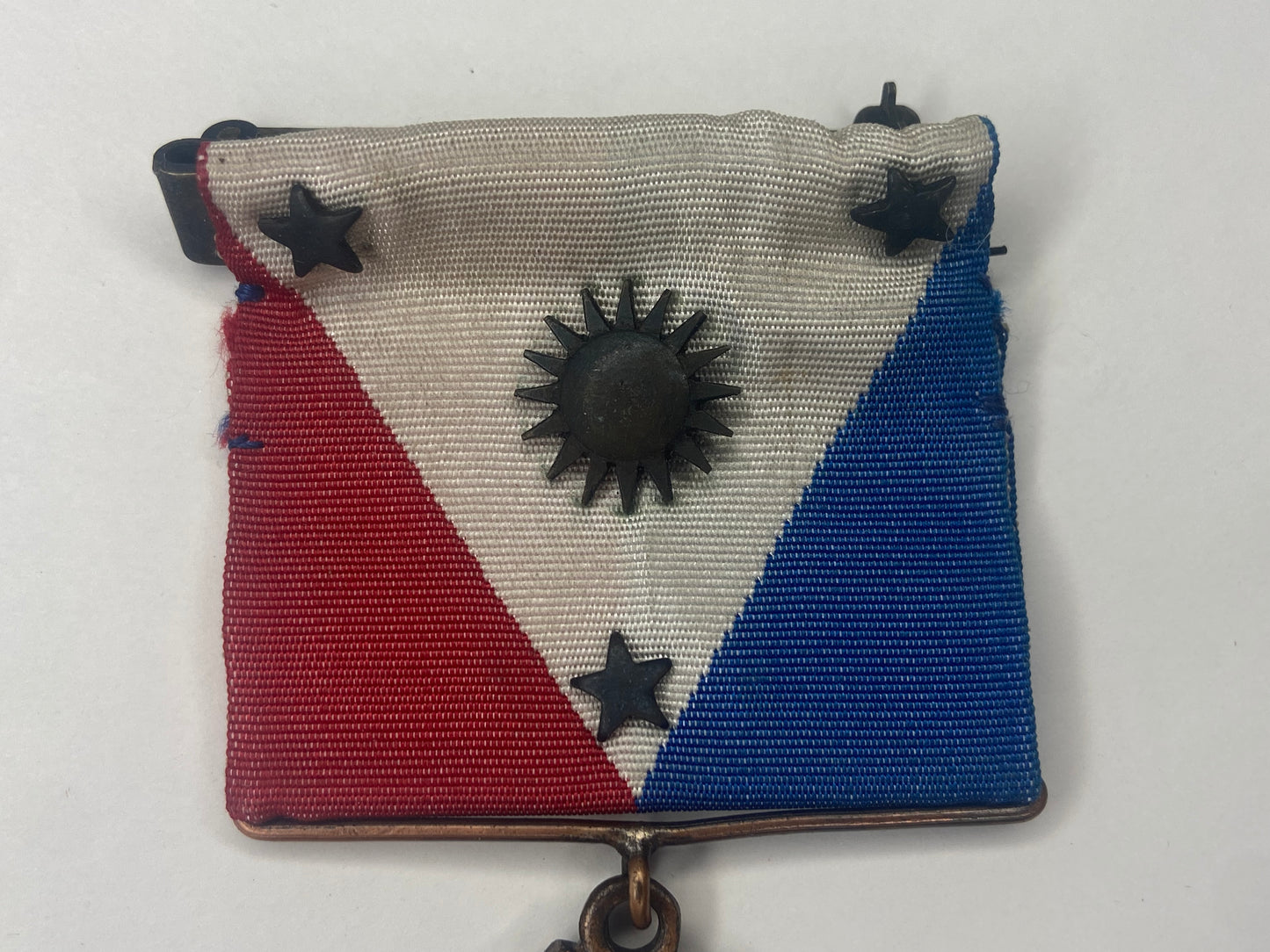 USA ARMY OF THE PHILLIPINES SOCIETY BADGE MEDAL. TYPE 1 ON ORIGINAL RIBBON