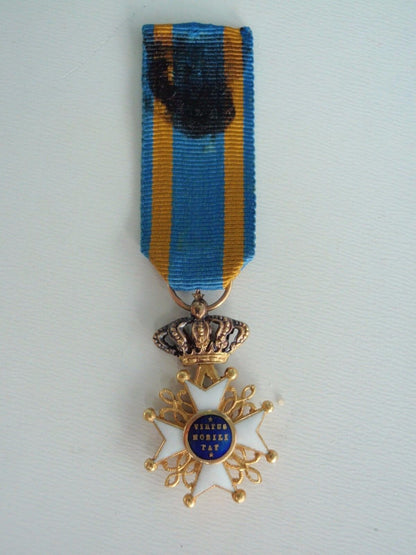 NETHERLANDS ORDER OF THE LION LARGE SIZE MINIATURE MADE IN GOLD VERY RARE. VF+