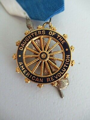 USA DAUGHTER'S OF THE REV. SOCIETY ORDER BADGE W/ 2 BARS. NUMBERED. NA