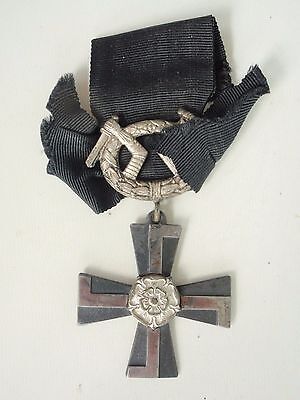 芬兰 1941 年自由勋章四等近亲。室颤+