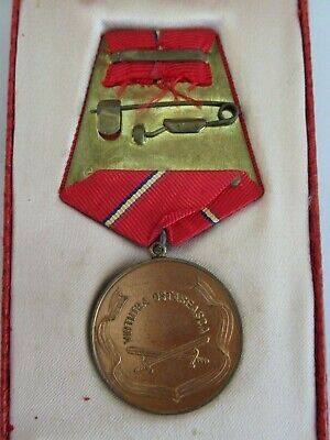 ROMANIA SOCIALIST ARMY BRAVERY MEDAL 1ST CLASS RSR. BOXED. RARE VF+