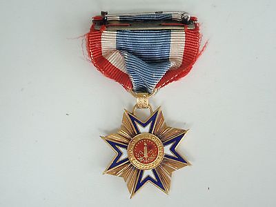 USA LEGION OF MERIT SOCIETY BADGE MEDAL. MADE IN GOLD. DOUBLE NUMBERED