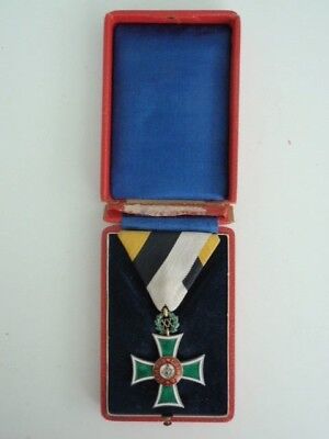 BULGARIA KINGDOM OFFICERS 20 YEAR SERVICE MEDAL. CASED. TYPE 1. RARE.