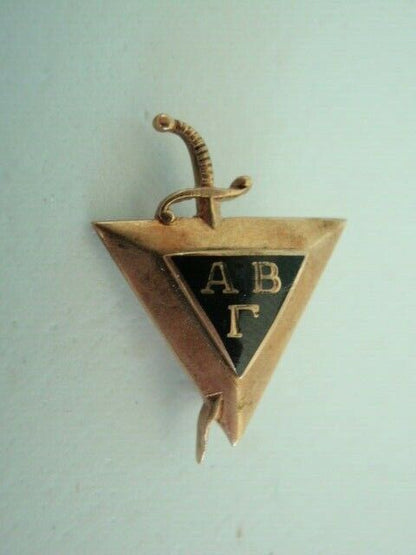 USA FRATERNITY PIN ALPHA BETA GAMMA . MADE IN GOLD 10K MARKED. 635