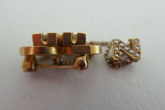 USA FRATERNITY PIN PHI CHI THETA. MADE IN GOLD. 1922. #805. NAMED. 162