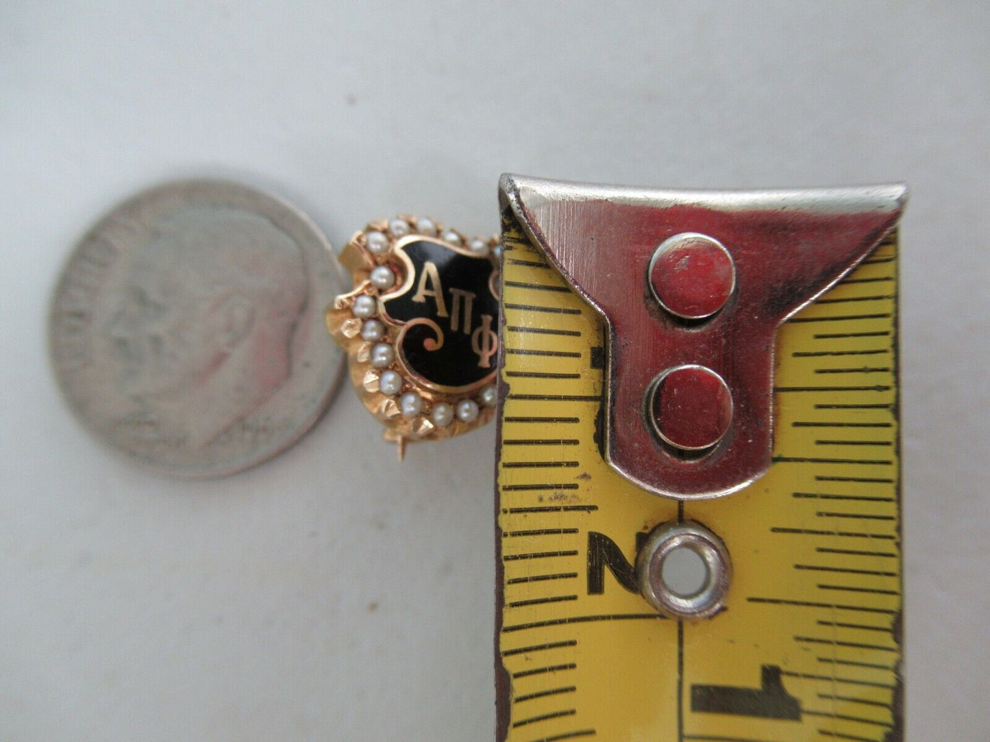 USA FRATERNITY PIN ALPHA PI PHI. MADE IN GOLD. NAMED. DATED 1918. 1095