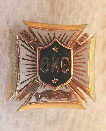 USA FRATERNITY PIN THETA KAPPA THETA. MADE IN GOLD. 1927. NAMED. 1181