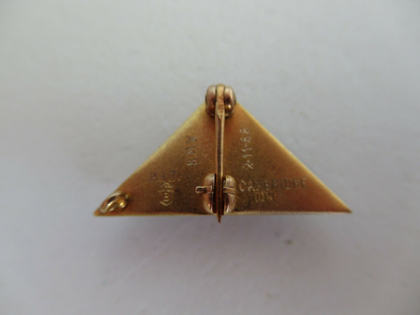 USA FRATERNITY PIN PHI BETA EPSILON. MADE IN GOLD 1966 NAMED. CAMBRIDG