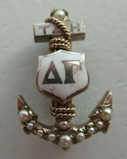 USA FRATERNITY PIN DELTA GAMMA. MADE IN GOLD. 1934. NAMED. 1149