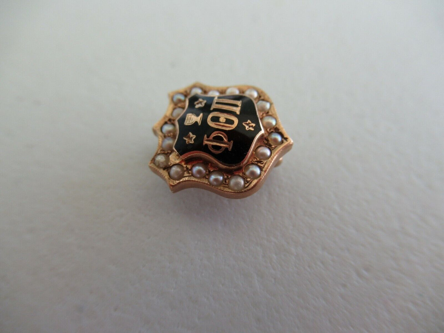 USA FRATERNITY PIN PHI THETA PI. MADE IN GOLD. 1959. NAMED. 923