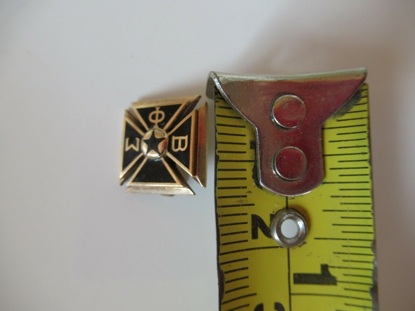 USA FRATERNITY PIN SIGMA PHI BETA. MADE IN GOLD. MARKED. 1192