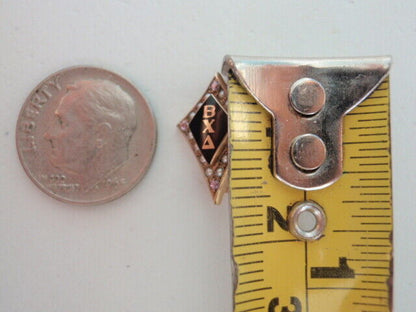 USA FRATERNITY PIN TAU BETA CHI DELTA. MADE IN GOLD 10K. PEARLS. MARKE