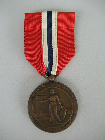 PANAMA WWI VICTORY 'SOLIDARITY' MEDAL 3RD CLASS. ORIGINAL W/ MAKER'S NAME! RARE!