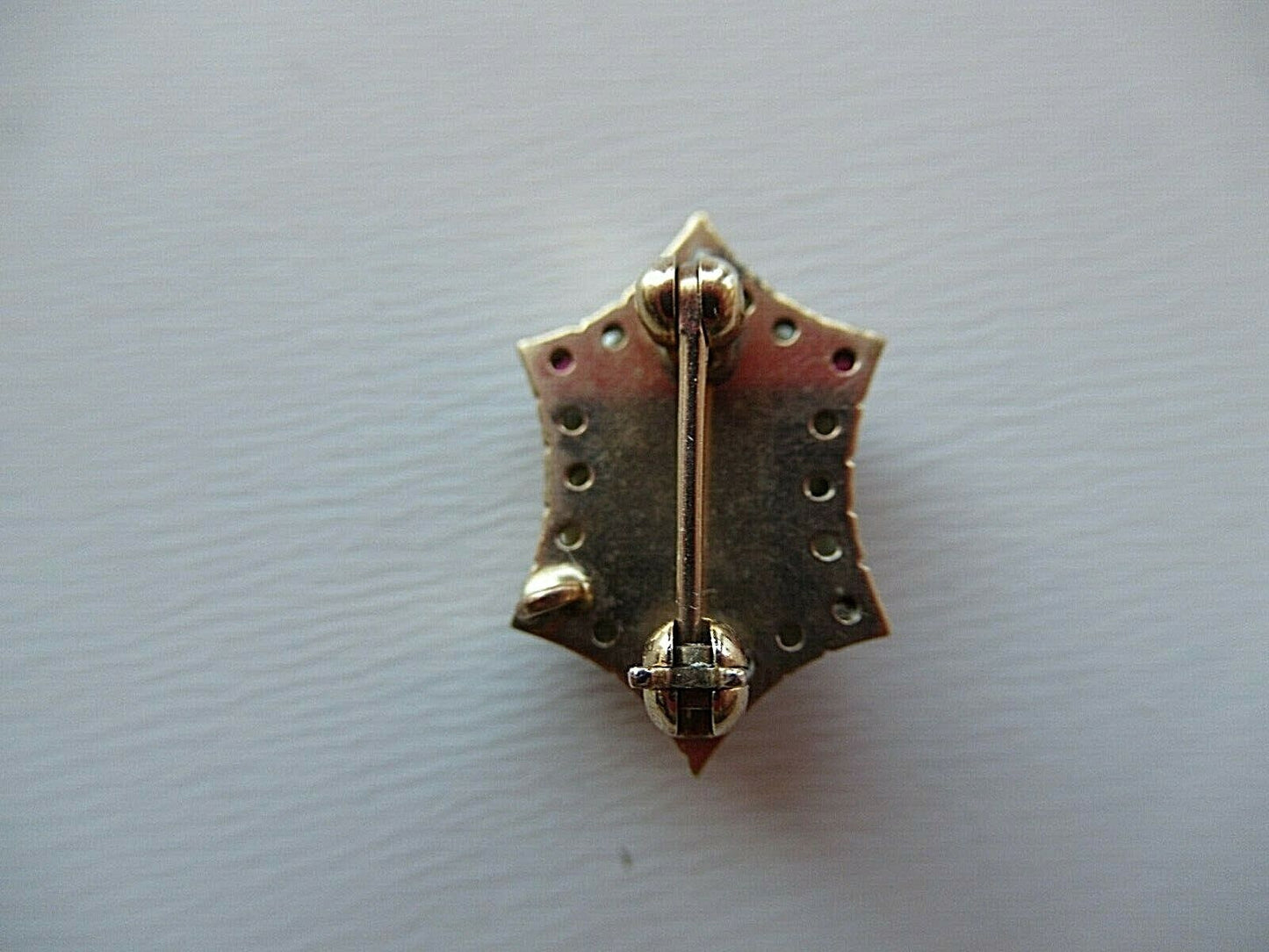 USA FRATERNITY PIN ALPHA PI CHI. MADE IN GOLD. RUBIES. 1235