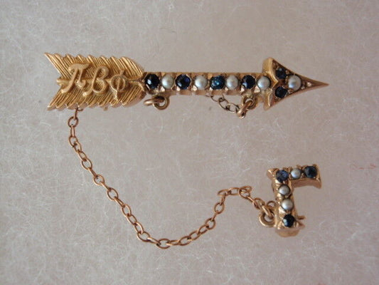 USA FRATERNITY PI BETA PHI. MADE IN GOLD. W/ ATTACHMENT.1945. NAMED. 1