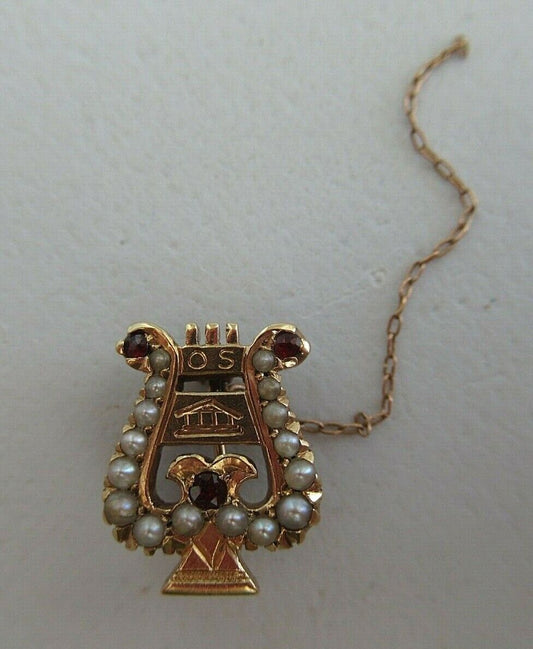 美国兄弟会甜心徽章。黄金制造。红宝石。 1926.命名。 1656