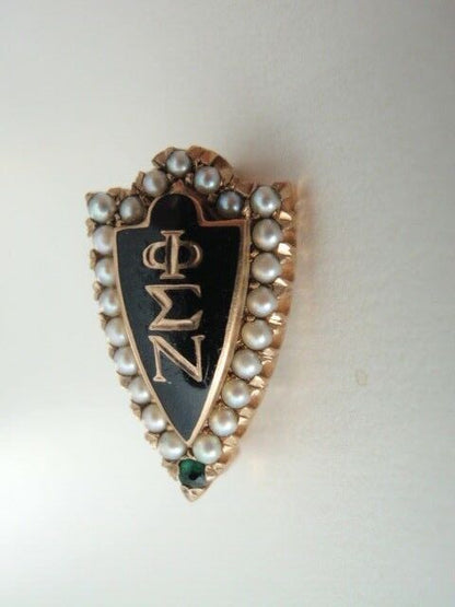 USA FRATERNITY PIN PHI SIGMA NU. MADE IN GOLD. 1932. NAMED. 326