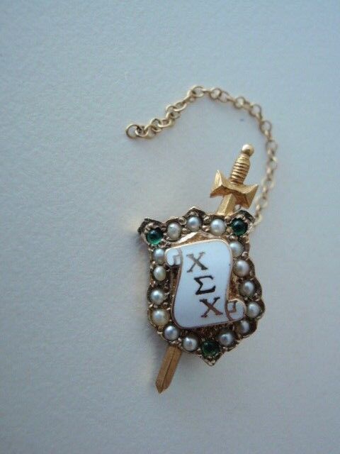 USA FRATERNITY PIN CHI SIGMA CHI. MADE IN GOLD 10K. RUBIES, PEARLS. NA