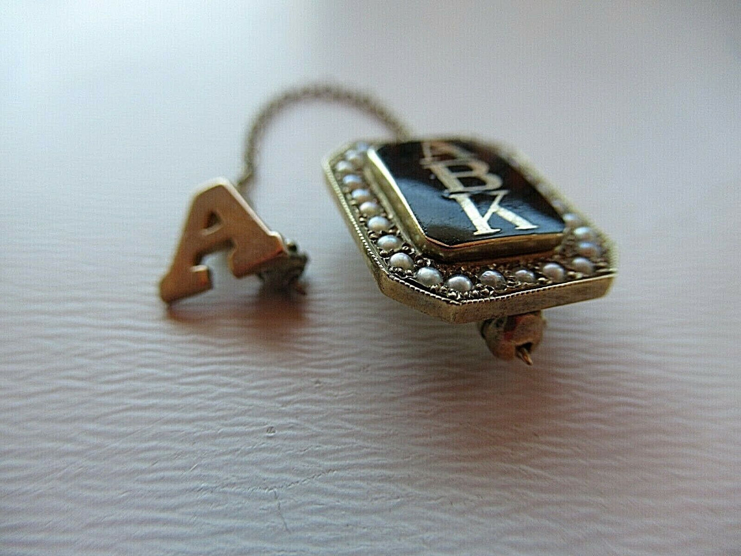 USA FRATERNITY PIN ALPHA BETA KAPPA. MADE IN GOLD. NAMED. MARKED. 1233