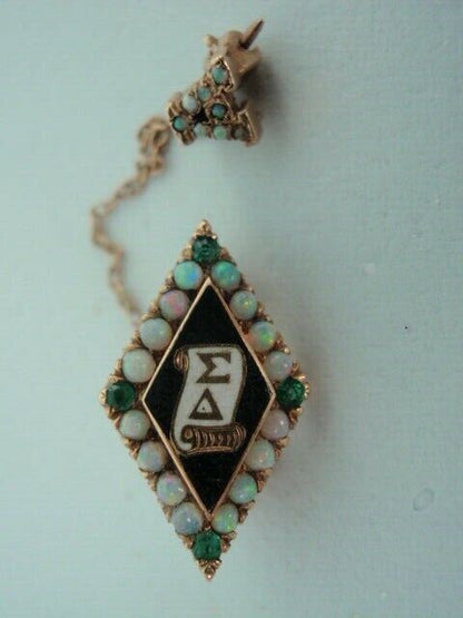 USA FRATERNITY PIN SIGMA DELTA. MADE IN GOLD 14K. OPAL! NAMED. 388