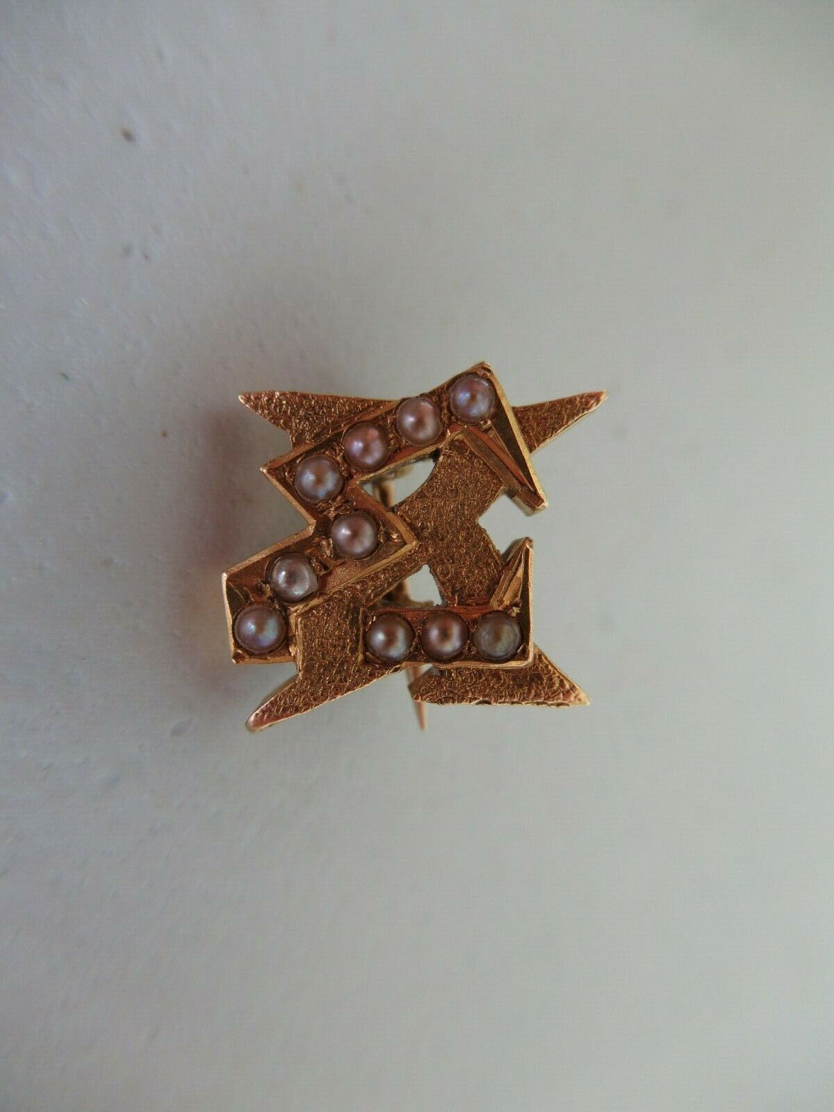 USA FRATERNITY PIN SIGMA KAPPA. MADE IN GOLD 14K. MAKER'S NAME. 903