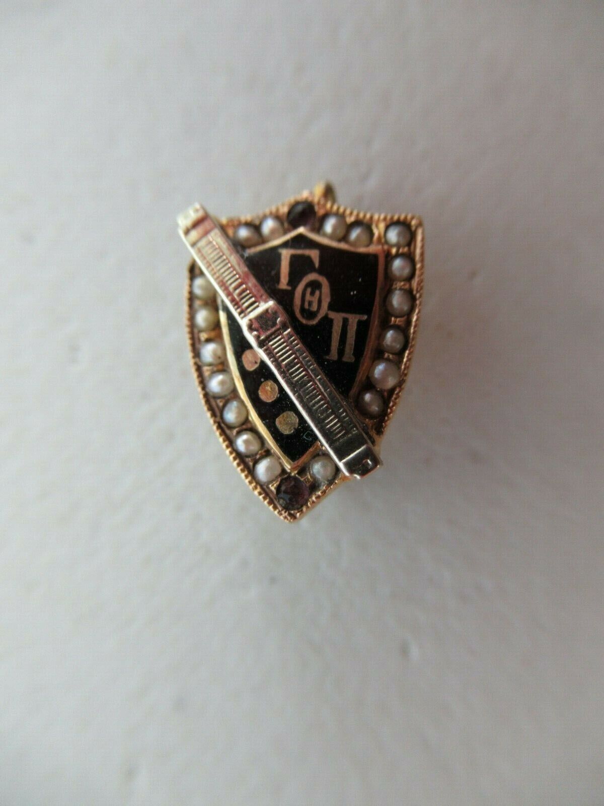 USA FRATERNITY PIN GAMMA THETA PI. MADE IN GOLD 10K. '82. MARKED. 766